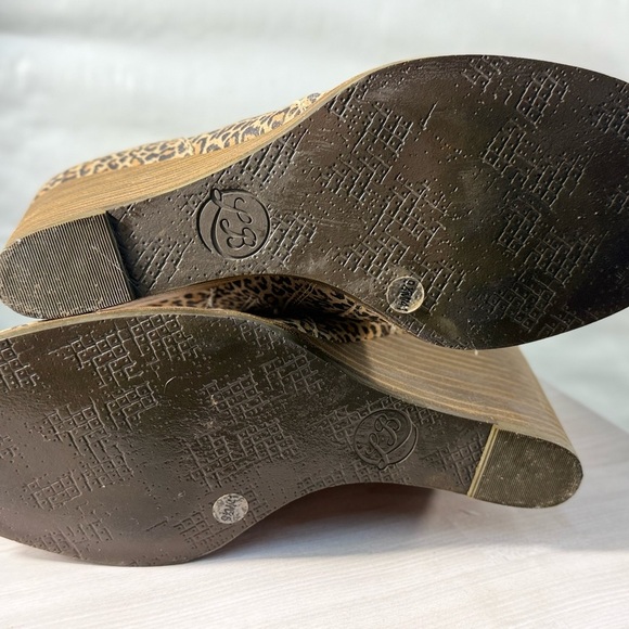 Lucky Brand Brown Tan Ankle Booties - Picture 4 of 7